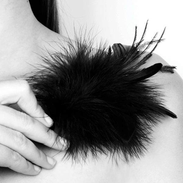 Мітелка Bijoux Indiscrets Pom Pom – feather tickler SO2674-SO-T фото