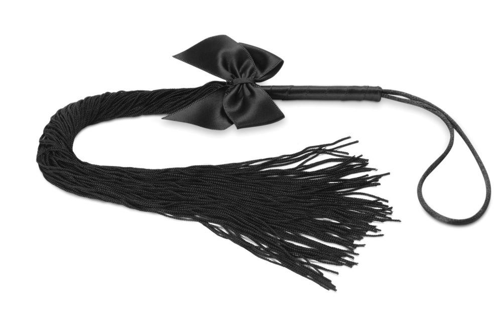Батога прикрашена шнуром і бантиком, у подарунковій упаковці Bijoux Indiscrets - Lilly - Fringe whip SO2330-SO-T фото